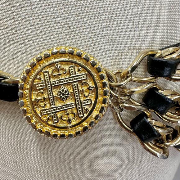Gold braided chain and faux leather layered chain belt Medallion detail Size XS - Picture 6 of 16